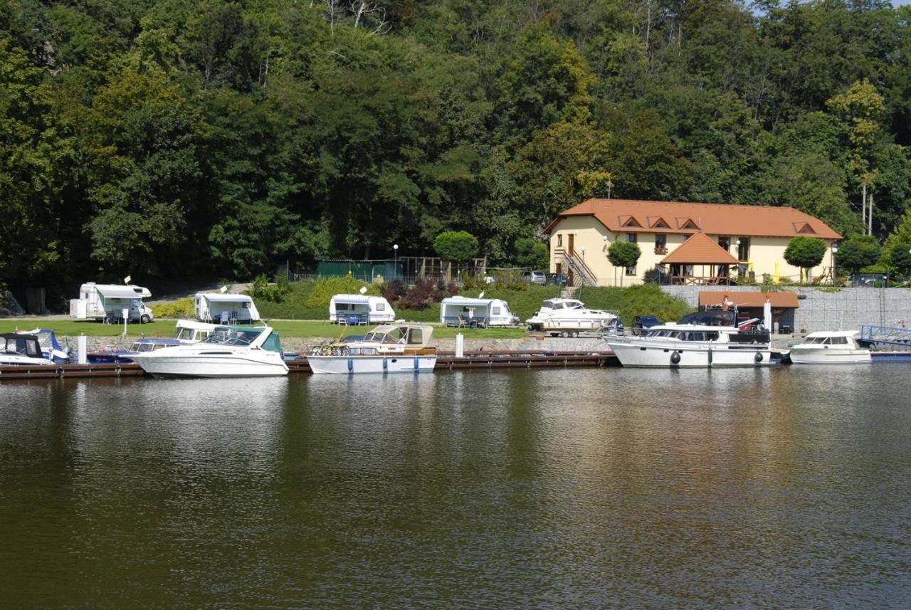 Marina Vltava Hotel Nelahozeves Exterior foto