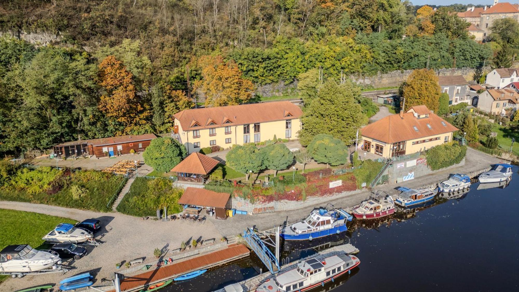 Marina Vltava Hotel Nelahozeves Exterior foto