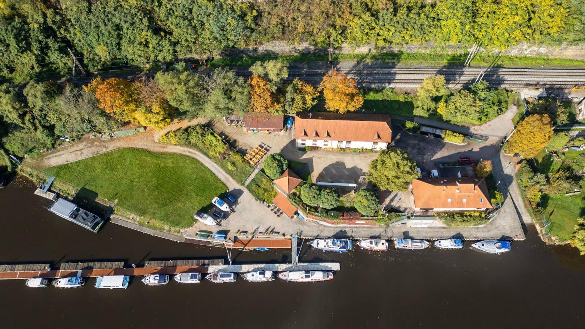 Marina Vltava Hotel Nelahozeves Exterior foto
